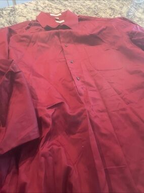 Geoffrey Beane Men's Classic Button-Up Shirt in Burgundy size large wrinkle free
